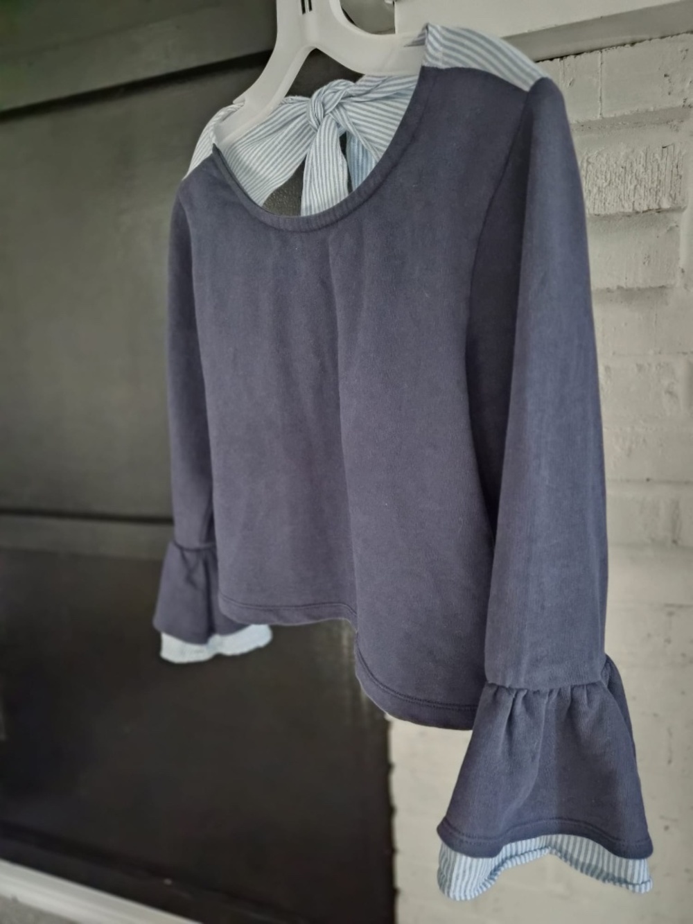 NWOT | Mauve | Navy Blue Cropped Top with Back Pinstriped Tie | Size Small - Picture 2 of 10